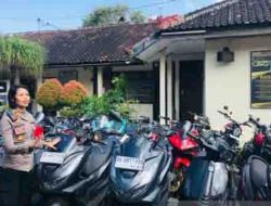 Pengendara Motor Panik Ada Razia Akhirnya Tabrak Polisi