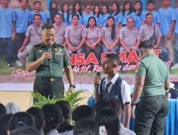 Kasdim 1508/Tobelo Berikan Materi Wasbang Kepada Peserta MPLS Di SMA Negeri 1 Halut