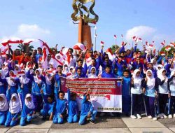 Semarakkan HUT RI Ke-78, Pemkab OKI Bagikan Ribuan Bendera Merah Putih 