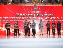 Wali Kota Depok Terima Penghargaan BUMD Award 2023