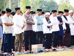 Masyarakat OKI Gelar Sholat Istisqa’ Serentak Sholat Meminta Hujan