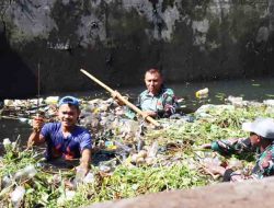 Cegah Banjir, Kodim 1508/Tobelo Gelar Karya Bakti Pembersihan Sungai, Selokan Dan Pasar